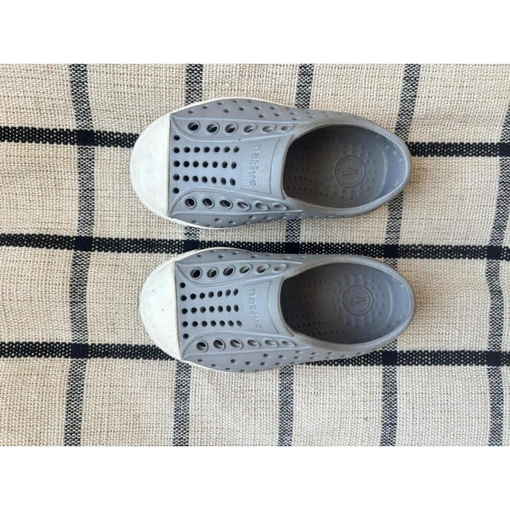 Native grey/white shoes size Youth C5. Could be cleaned up a bit
